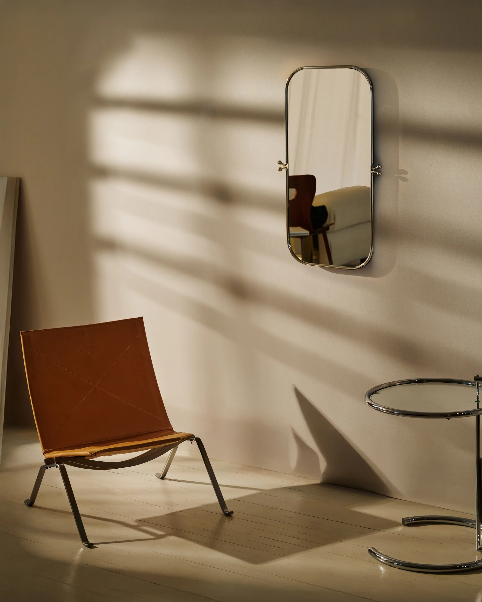 Clasp Mirror - Chrome - Image 4