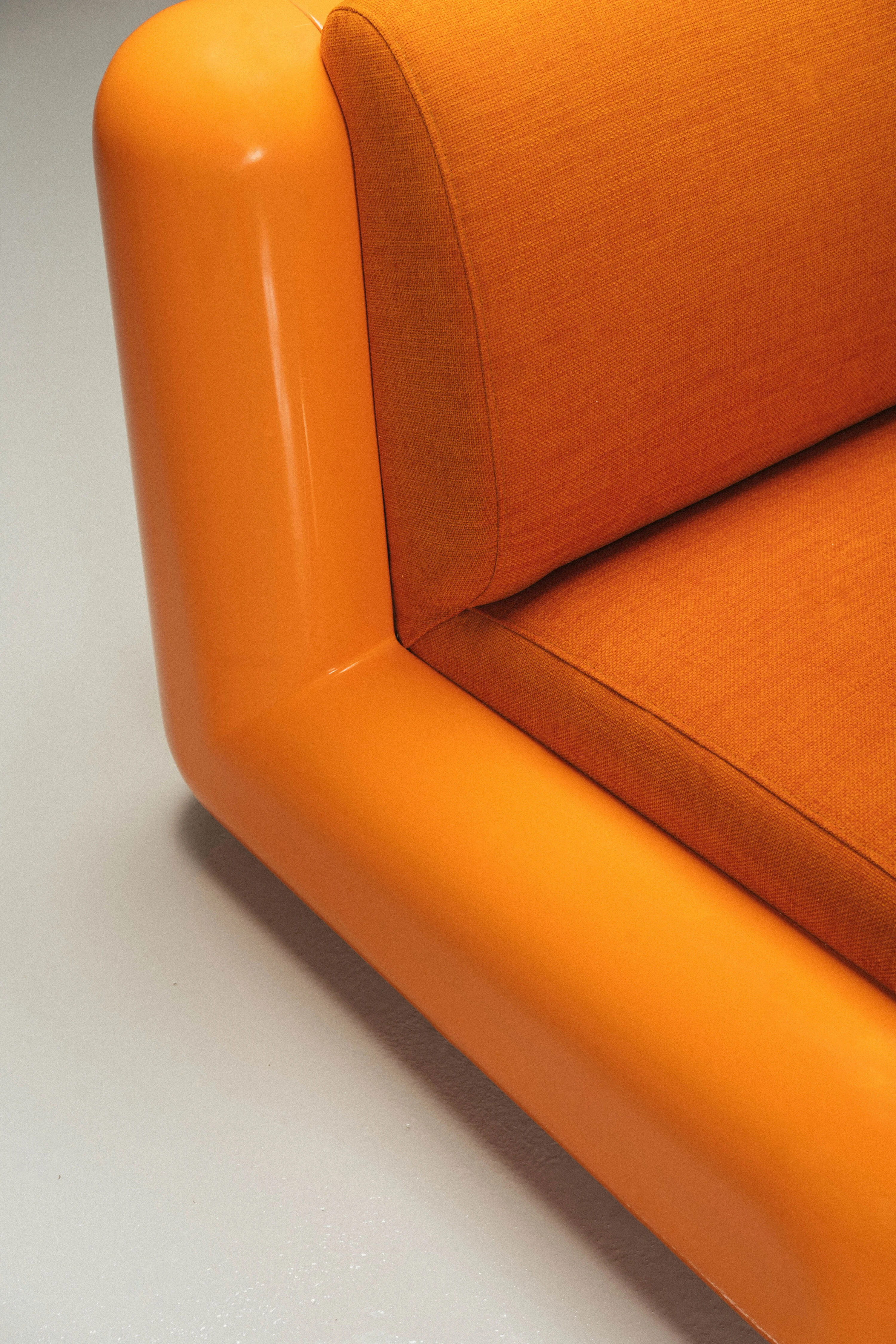 T4 chair - Image 4