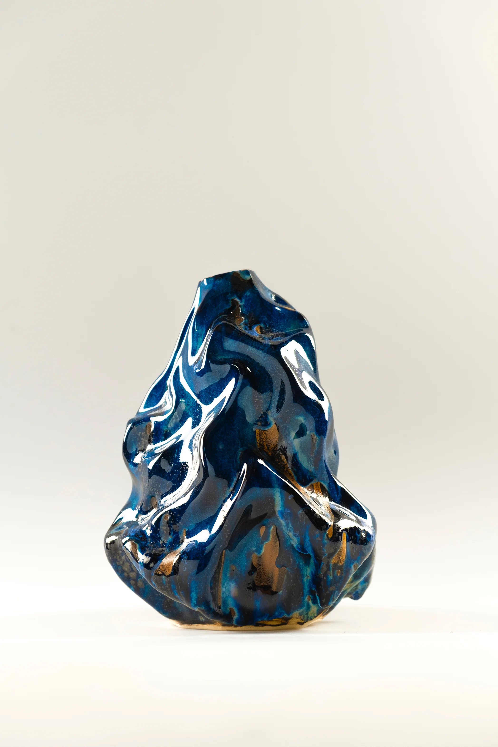 Trashbag vase - Image 3