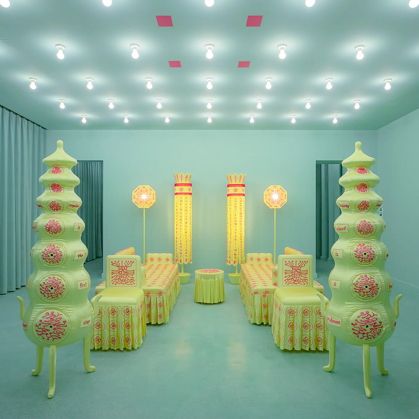 Vitamin B12 chair - Image 6